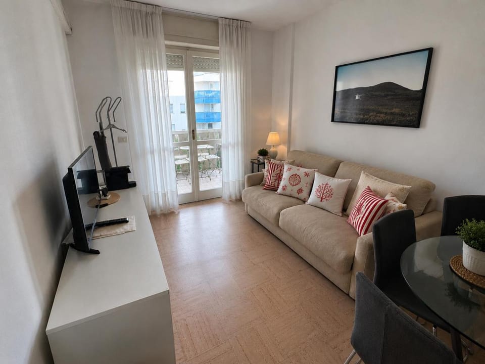 Communal lounge/ TV room, TV and multimedia, Living room, Seating area, Evening entertainment