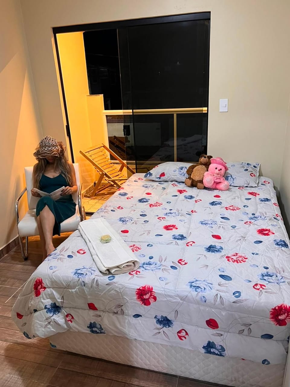 Bed, Photo of the whole room, Bedroom