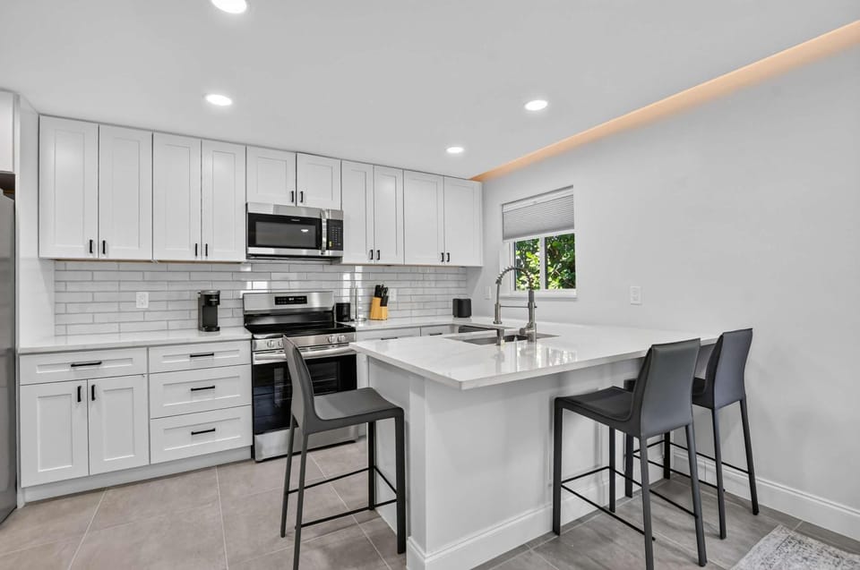 Coveside Hideaway 4 & Coastal Oasis Apartment in Deerfield Beach