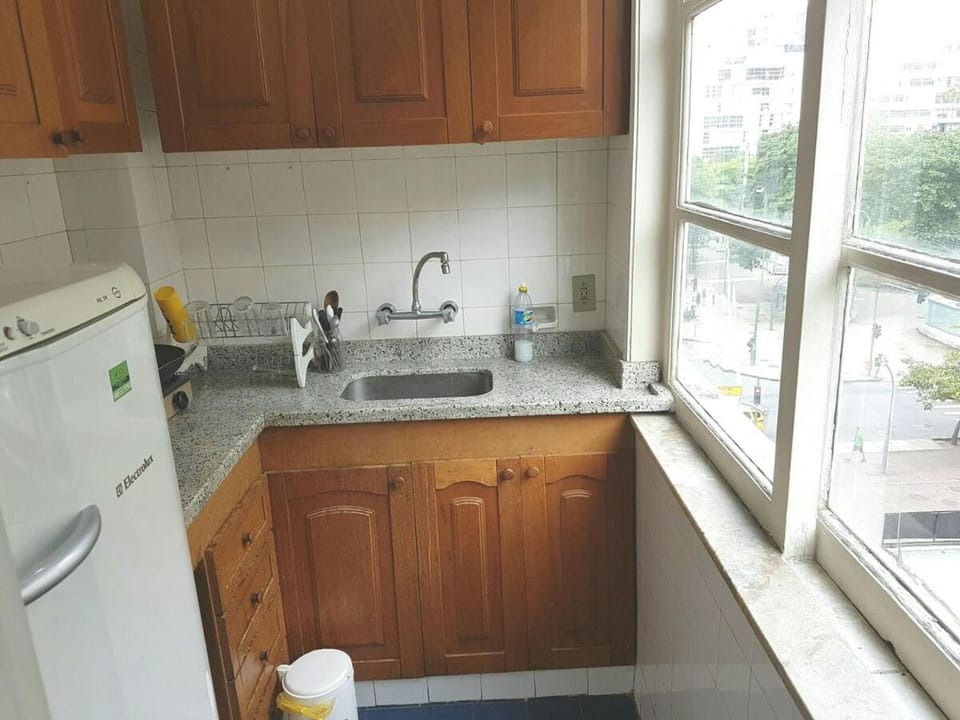 In front of the Subway and 300 meters to Ipanema Beach Apartment in Rio de Janeiro