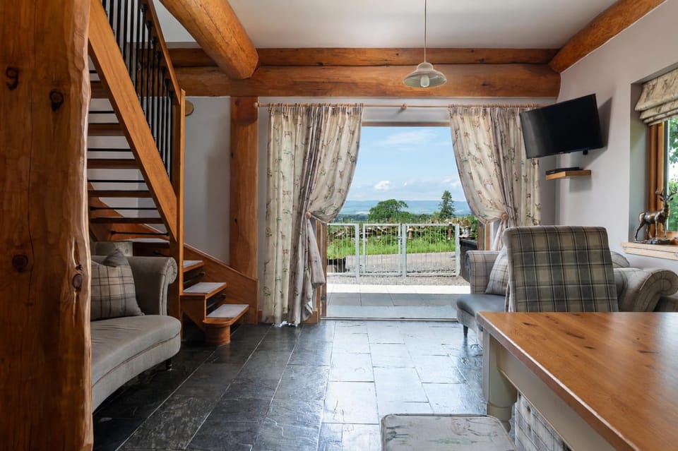 Patio, TV and multimedia, Living room, Seating area, fireplace, heating