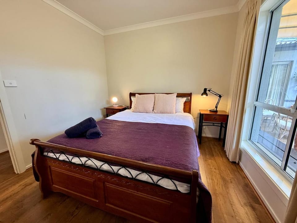 Modern 3BR 2Bath 2Garage Home in Bruce Canberra House in Canberra