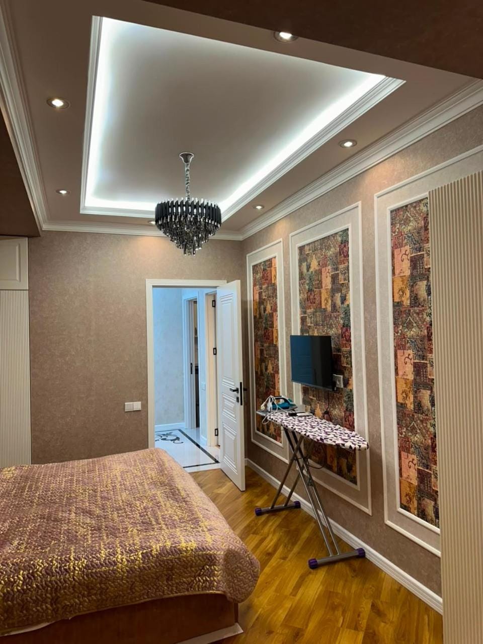 Bed, TV and multimedia, Living room, Bedroom