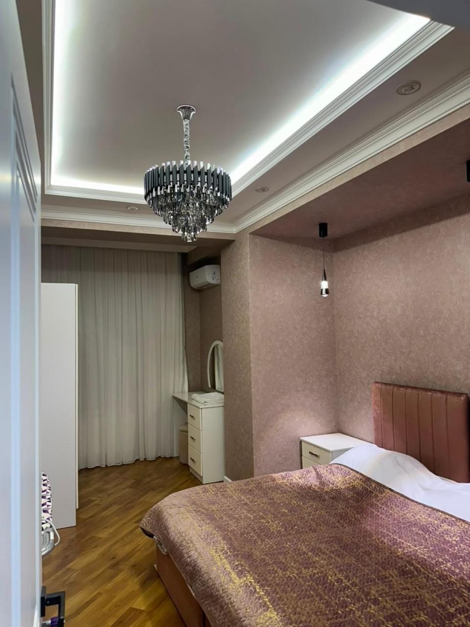 Bed, Living room, Bedroom