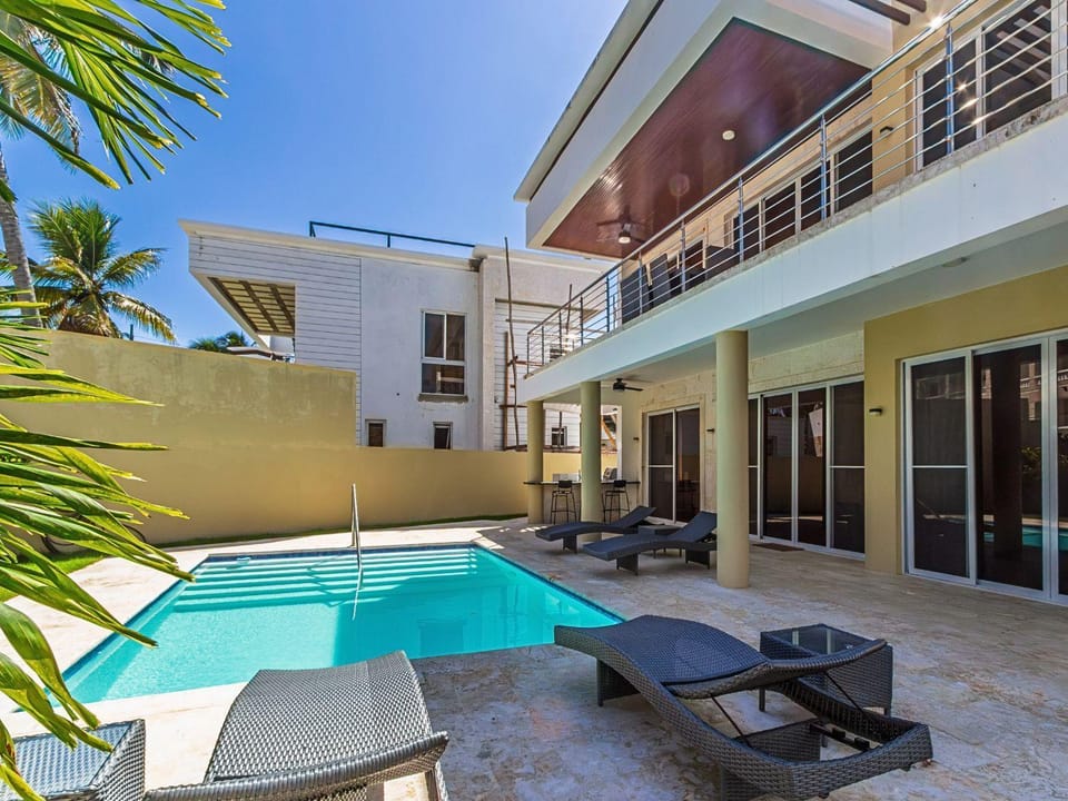 Property building, Pool view, Swimming pool, sunbed