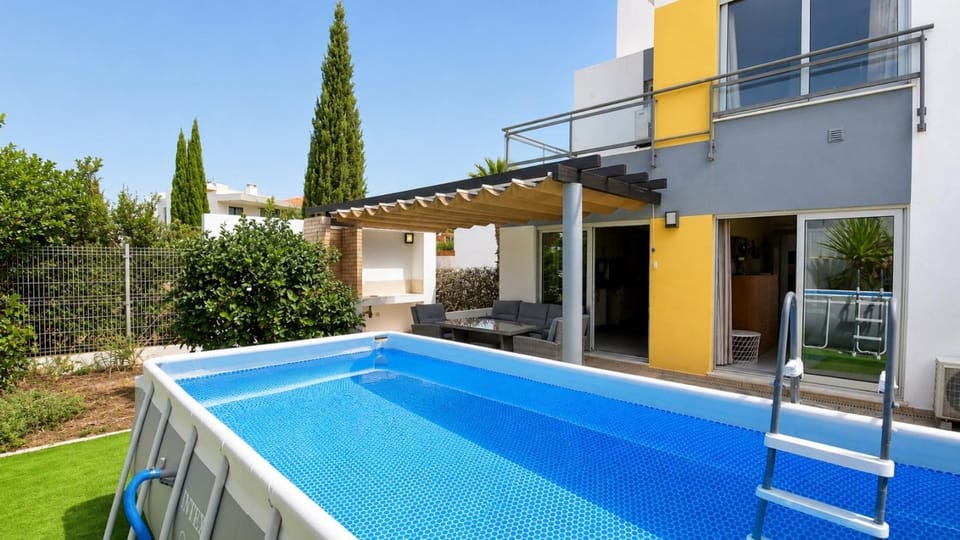 Property building, Garden, Garden view, Pool view, Swimming pool