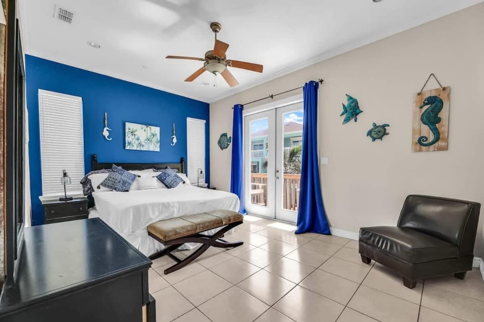 Private Balcony & Pool Beachfront Condo Apartment in South Padre Island