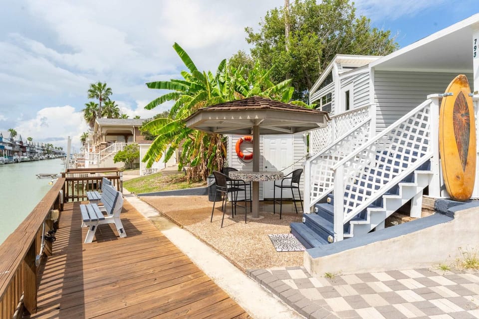Charming 1BR Waterfront with Private Patio House in Port Isabel