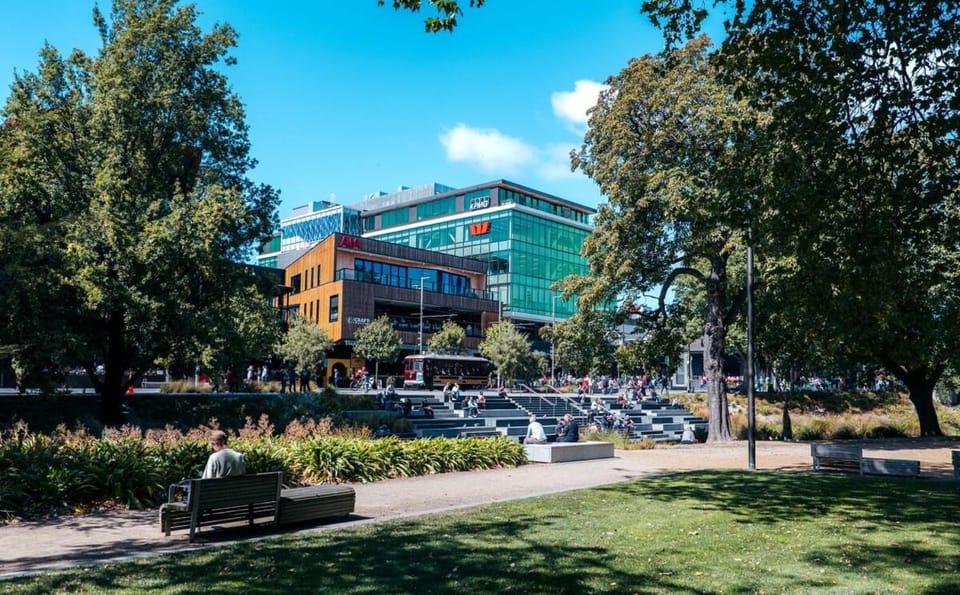 15 Minutes Walk to Stadium - 3 Car parks 2 Bedroom Apartment in Christchurch