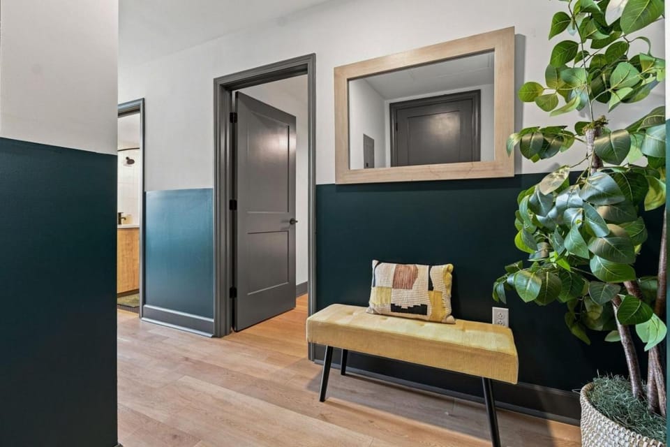 Downtown Escape. Rooftop. Gym. City Life Apartment in Birmingham