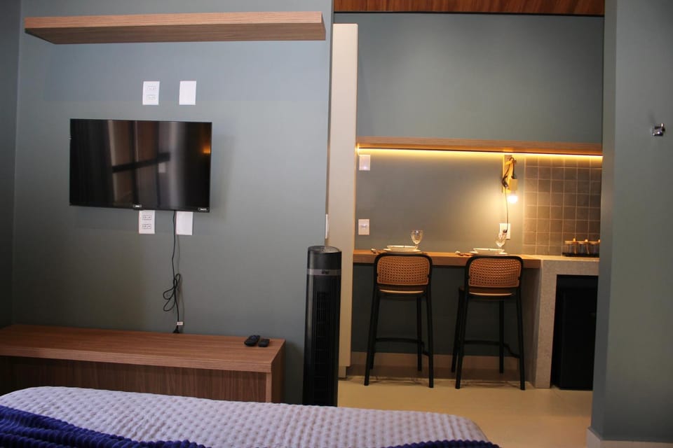 Bed, TV and multimedia, Kitchen or kitchenette, Dining area, Bedroom