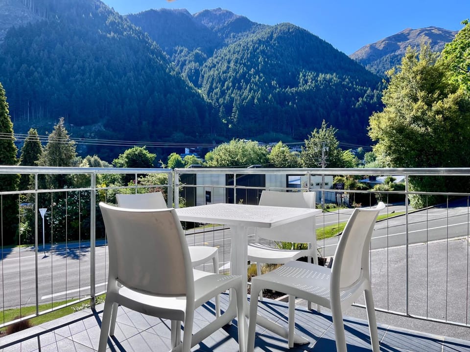 Balcony/Terrace, Mountain view
