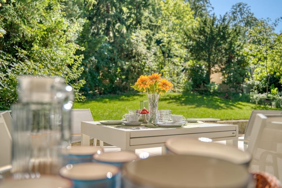 Garden, Dining area, Garden view