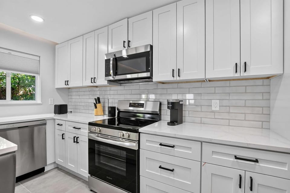 Coveside Hideaway 1 & Coastal Retreat Apartment in Deerfield Beach
