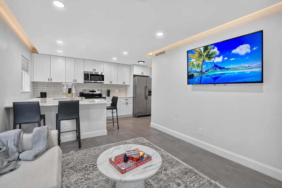 Coveside Hideaway 1 & Coastal Retreat Apartment in Deerfield Beach