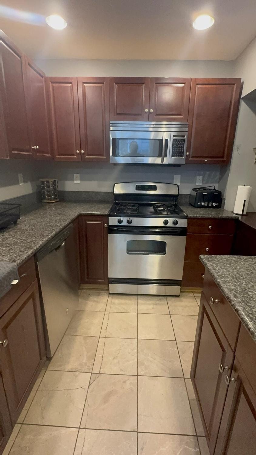 Classic Albany Charm Fully Furnished Apartment in Albany