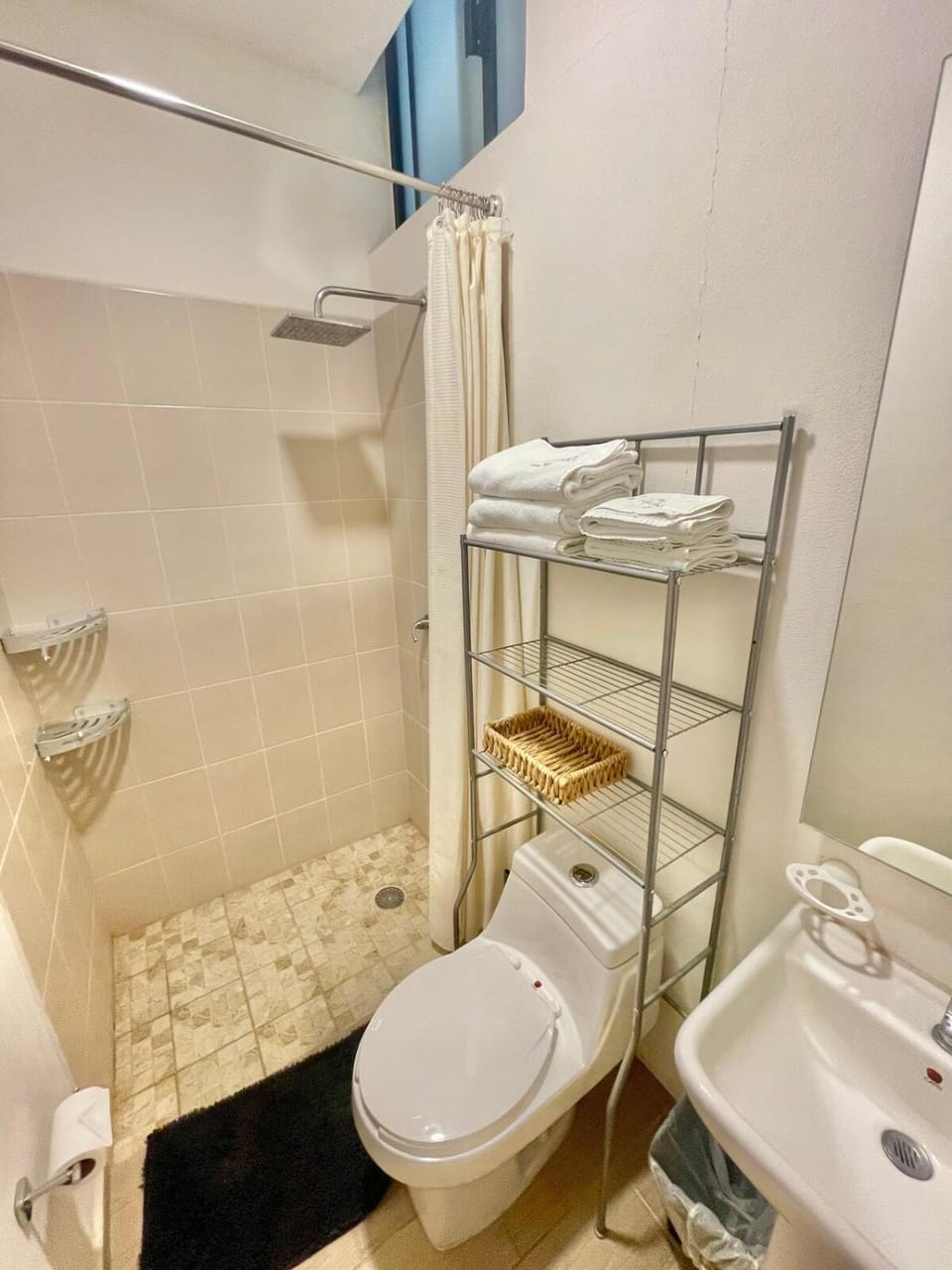 Shower, Toilet, Bathroom, towels