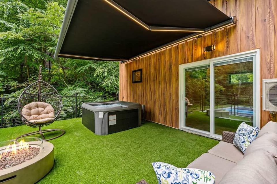 Rooftop Hot tub Pickleball Pool table Chalet in Gatlinburg