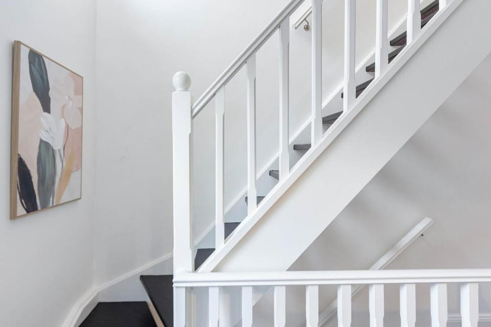 Stylish 3BR City Retreat Walk to CBD & Opera House Villa in Surry Hills