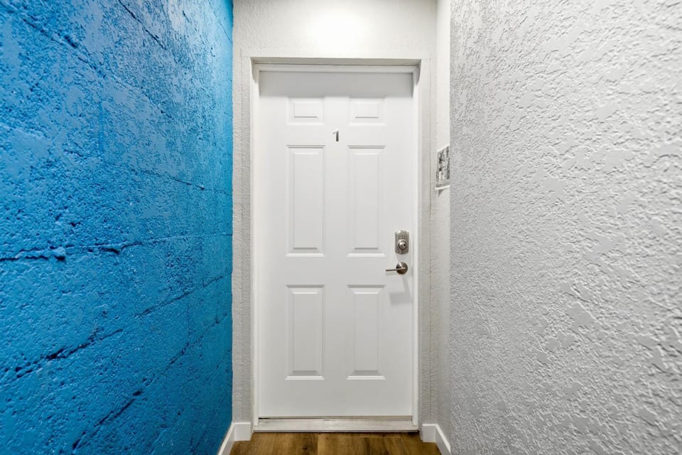 Three Downtown Apartments - Large Groups - Private - Laundry Apartment in Traverse City