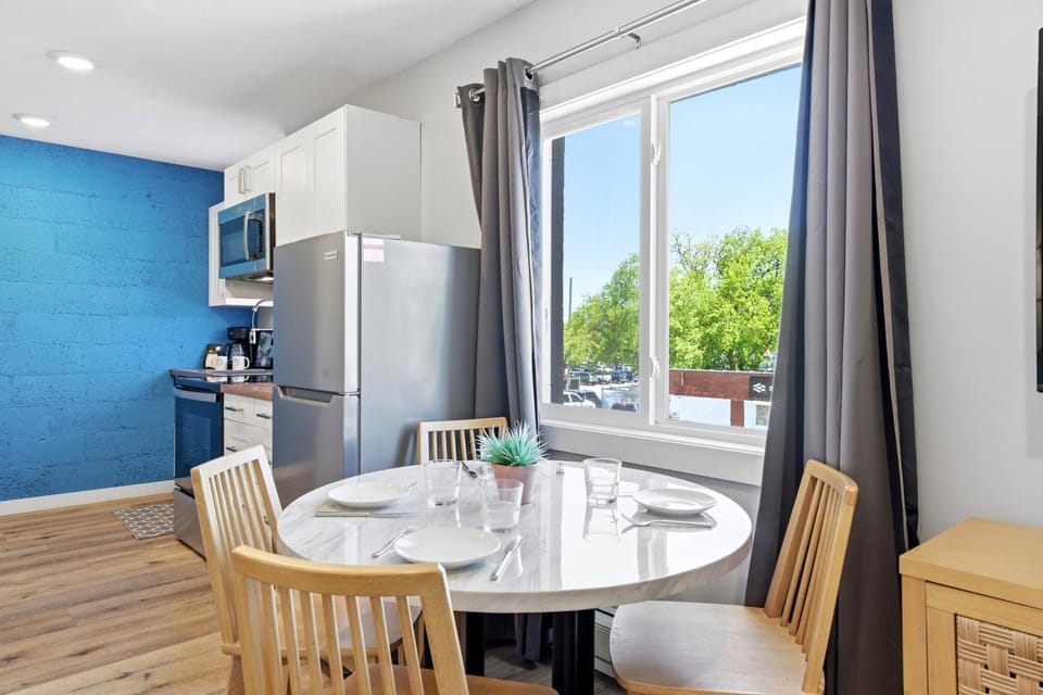 Three Downtown Apartments - Large Groups - Private - Laundry Apartment in Traverse City