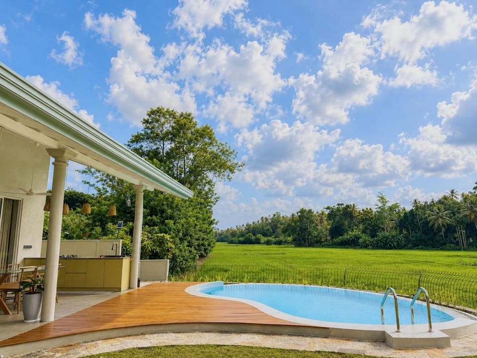 Ortus Solis - Luxury Eco Villa with infinity pool Villa in Kamburugamuwa