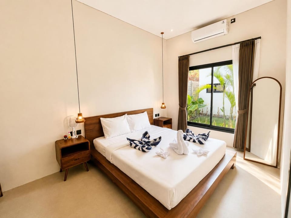Photo of the whole room, Bedroom