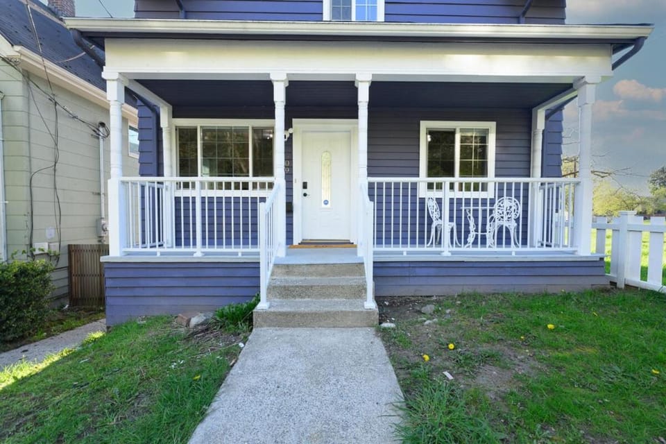 Comfortable 3BR-2BA Home for Families and Groups Villa in Seattle
