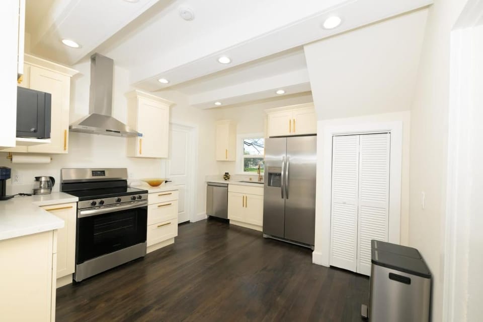 Comfortable 3BR-2BA Home for Families and Groups Villa in Seattle
