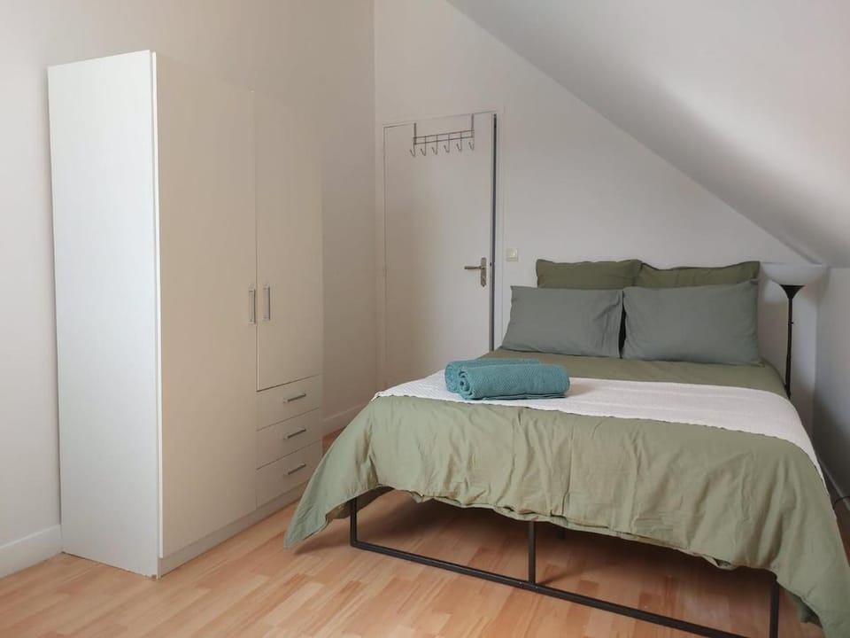 Spacieux duplex au calme, 5 chambres, Parking - Cergy & Paris Apartment in Île-de-France