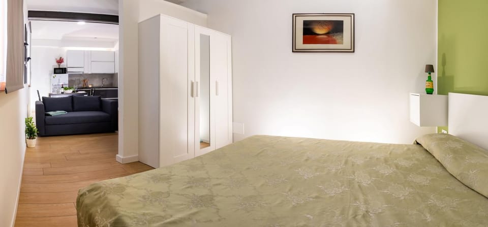 Bed, Living room, Photo of the whole room, Seating area, Bedroom