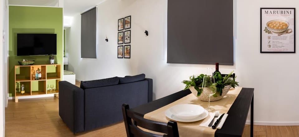 TV and multimedia, Living room, Seating area, Dining area