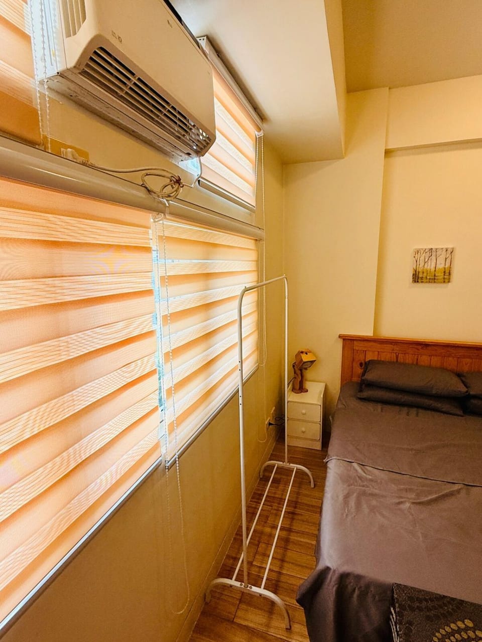 Bed, air conditioner