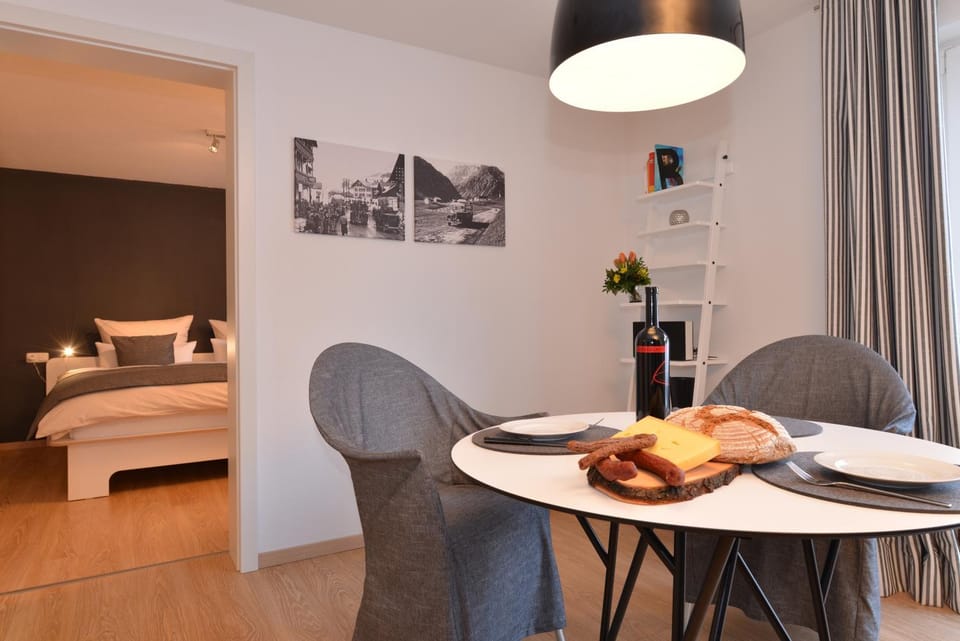 Seating area, Dining area