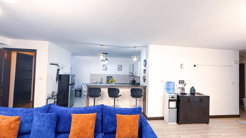 Kitchen or kitchenette, Living room, Seating area, Dining area, minibar, oven, pet friendly, stove