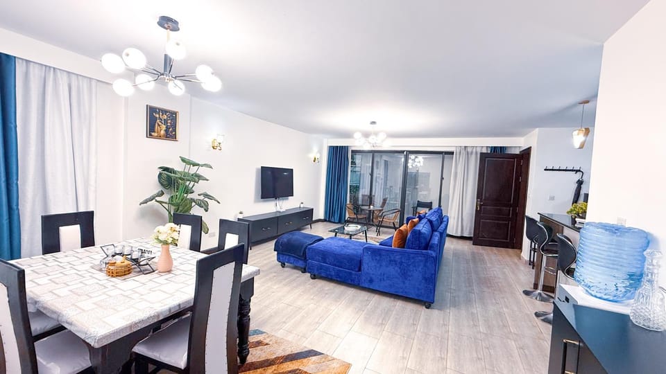 Communal lounge/ TV room, TV and multimedia, Living room, Seating area, Dining area, Evening entertainment