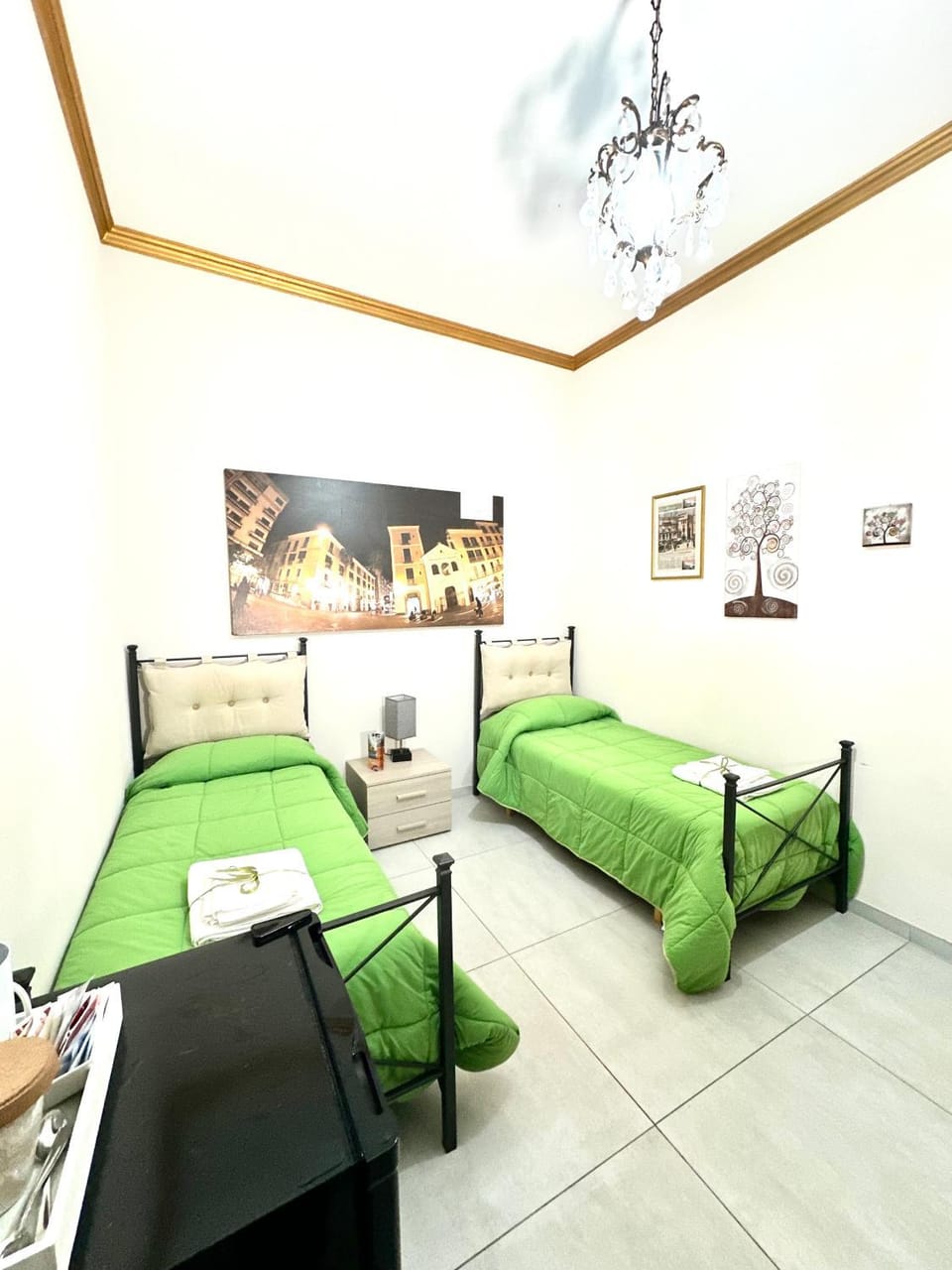Photo of the whole room, Bedroom
