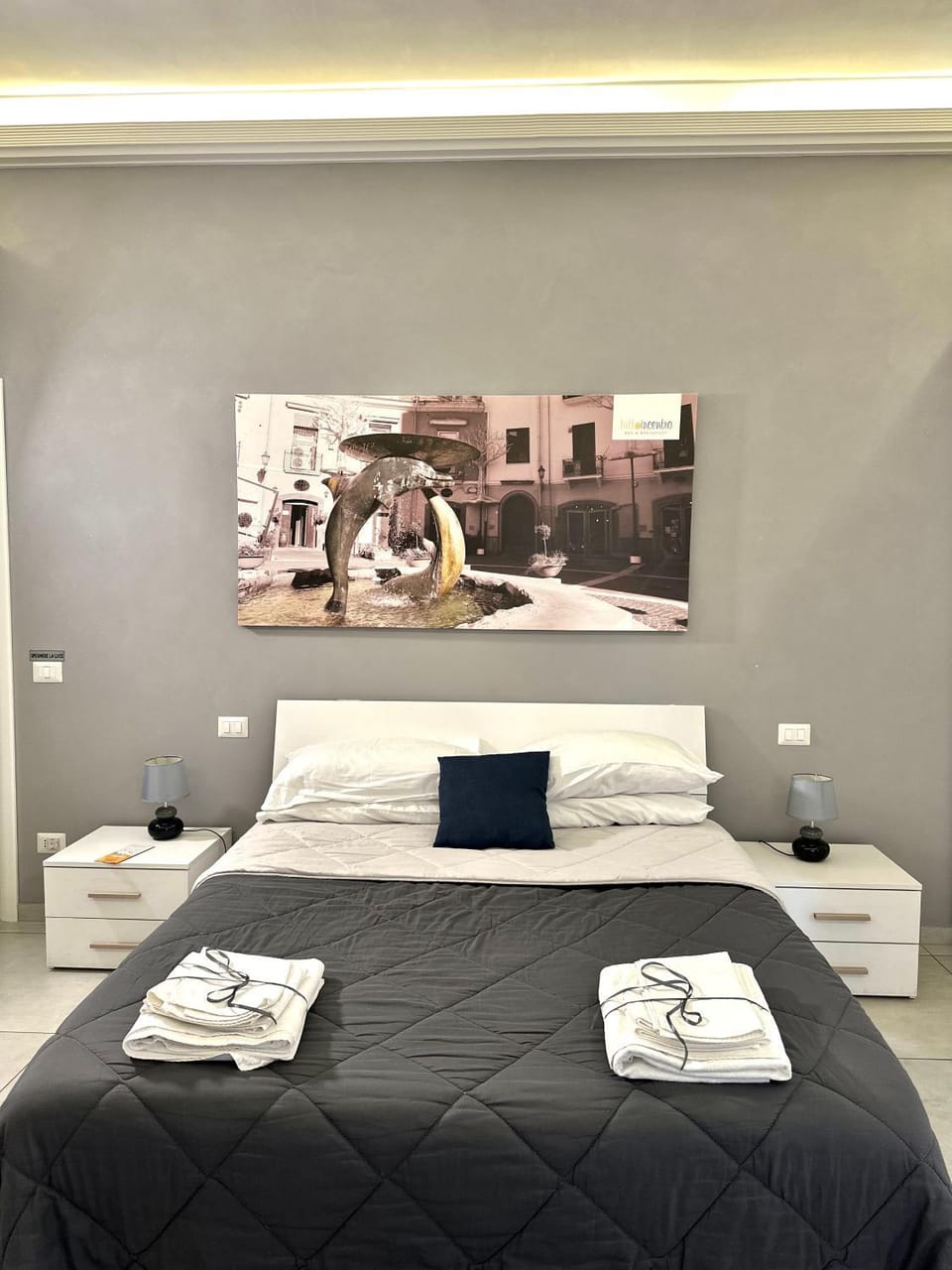 Photo of the whole room, Bedroom