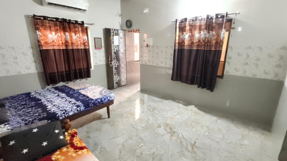 Bed, Photo of the whole room, Bedroom, air conditioner