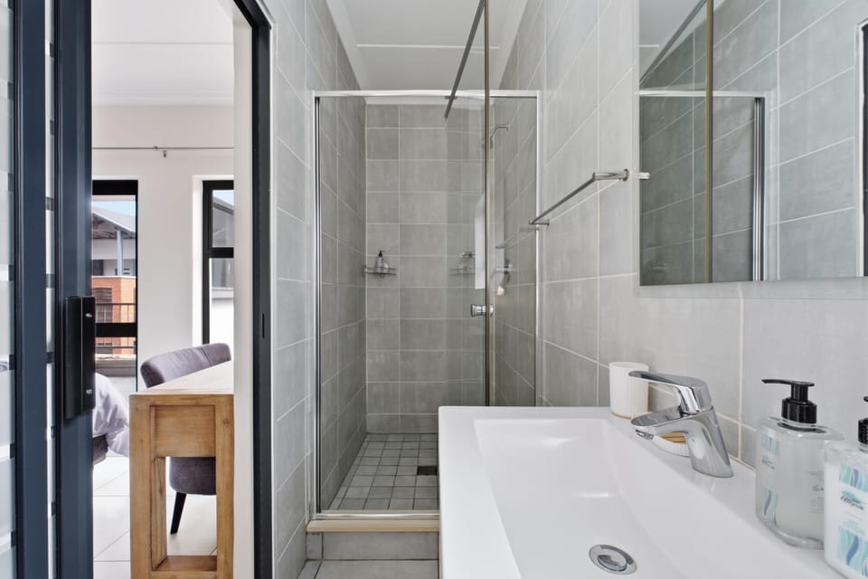 Shower, Bathroom, towels