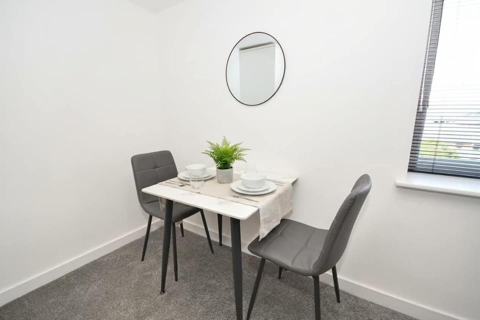 Spacious 1 Bed City Apt Near Hull Station Apartment in Hull