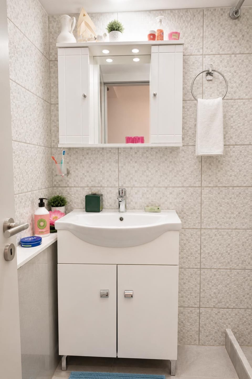 Bathroom, towels