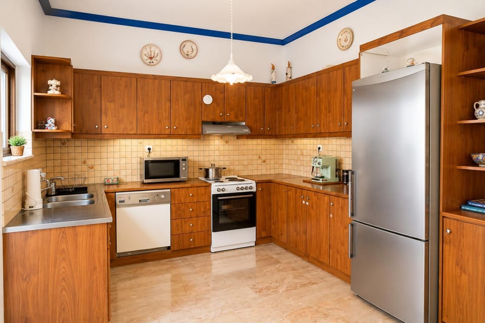 Coffee/tea facilities, Kitchen or kitchenette, dishwasher, minibar, oven, stove, toaster