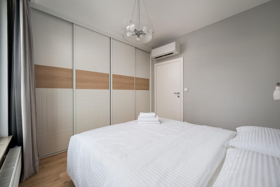 Bed, Photo of the whole room, Bedroom, wardrobe, air conditioner