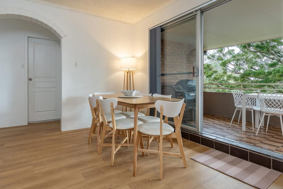 The Pines Coastal Retreat Walk to Beach, BBQ, Sleeps 6 Apartment in Tuncurry