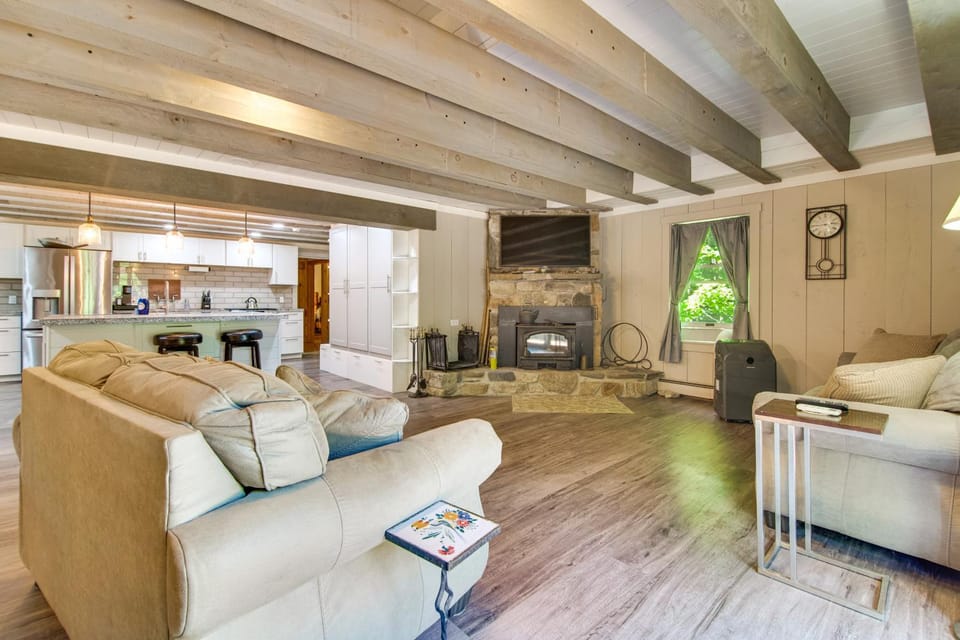 Near Beaches & Golf! All-Seasons Gem in N Monmouth House in Monmouth