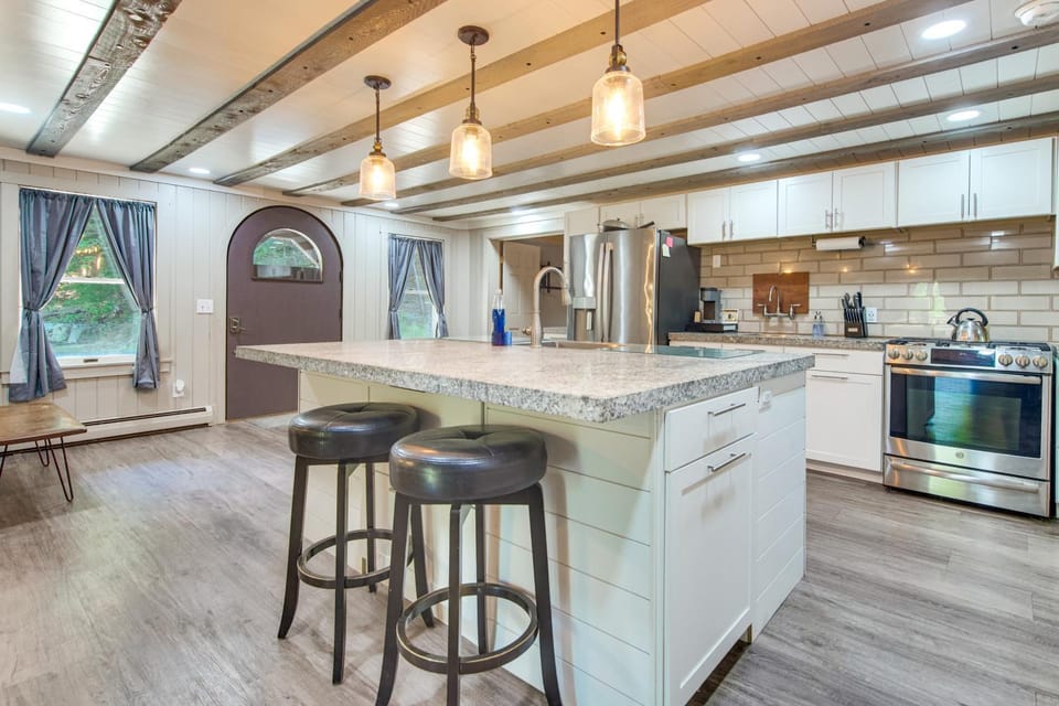 Near Beaches & Golf! All-Seasons Gem in N Monmouth House in Monmouth