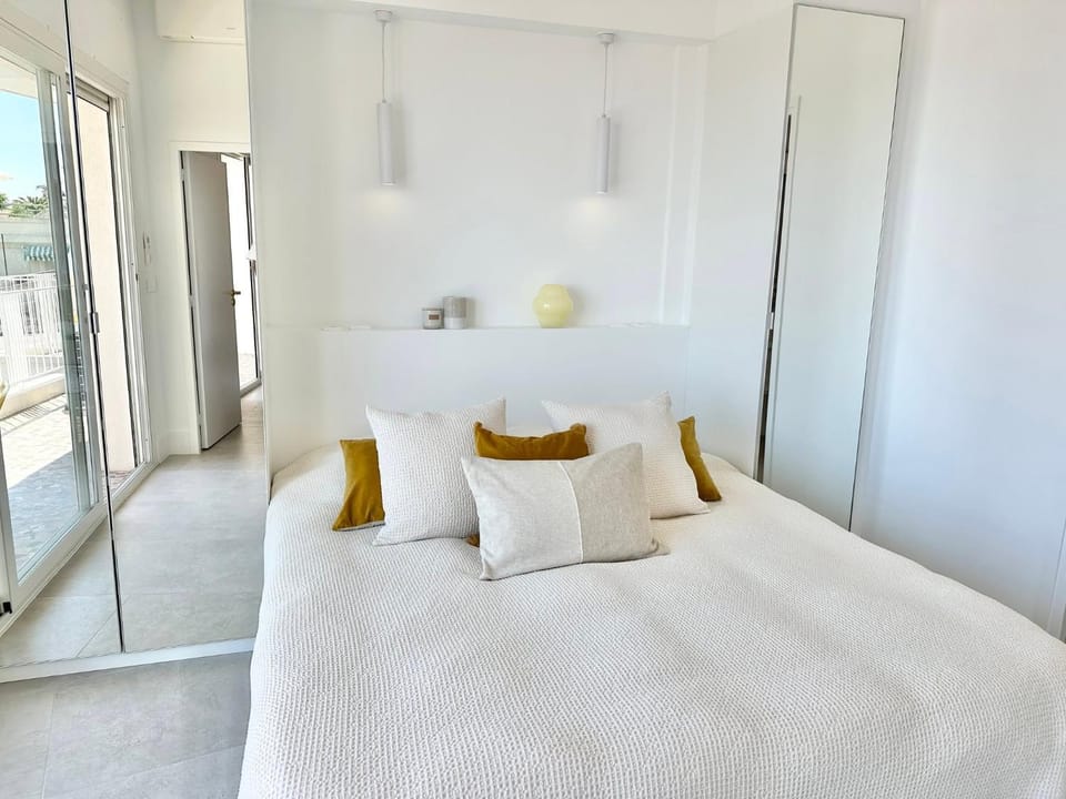 Property building, Bed, Photo of the whole room, Bedroom, wardrobe