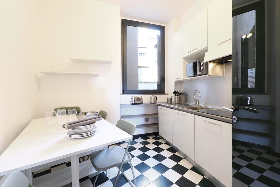 Kitchen or kitchenette, Dining area, dishwasher, stove