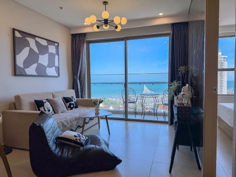 Natural landscape, View (from property/room), Balcony/Terrace, Living room, Seating area, Dining area, Sea view